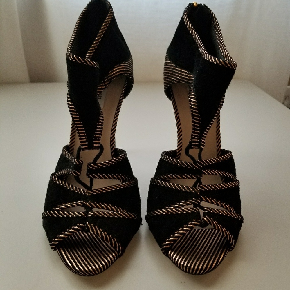 The perfect Black heel with attitude